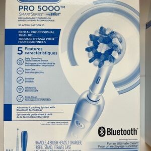 Oral-B Pro 5000 Smart series Toothbrush New in Box